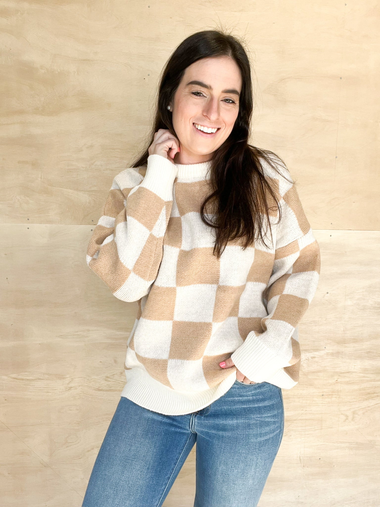 White and tan checkered pattern, oversized sweater, round neckline, soft material
