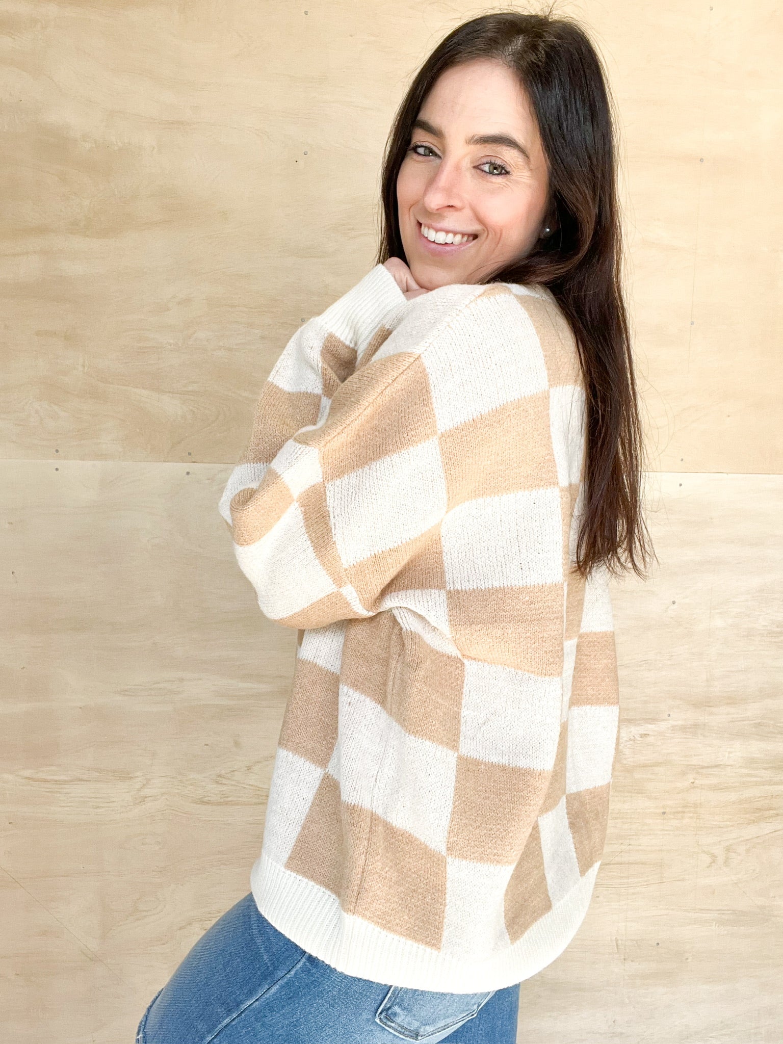 White and tan checkered pattern, oversized sweater, round neckline, soft material